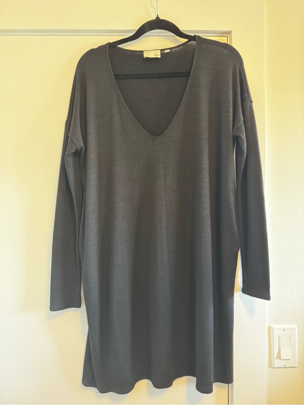 Wilfred Free Aritzia Black Gail V-Neck Knit Mini Dress with Pockets Size Medium